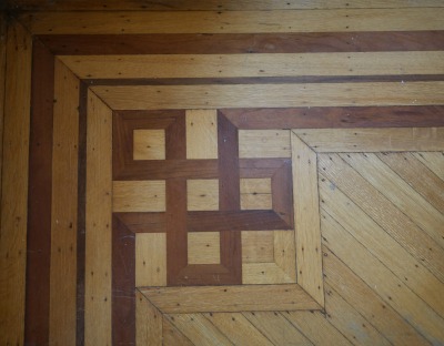 Click image for full-size image (2336 × 1752 pixels). Floor border: P127