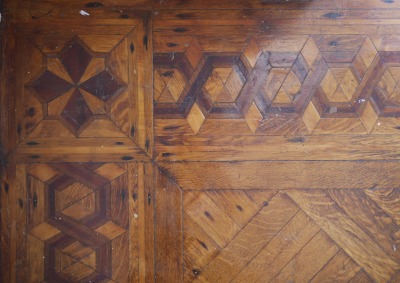 Click image for full-size image (2320 × 1728 pixels). Floor border: P184