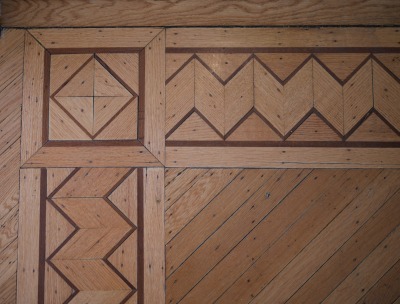 Click image for full-size image (2192 × 1664 pixels). Floor border: P305