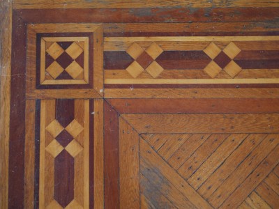 Click image for full-size image (2096 × 1616 pixels). Floor border: P299